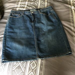 Women’s Levi’s denim skirt